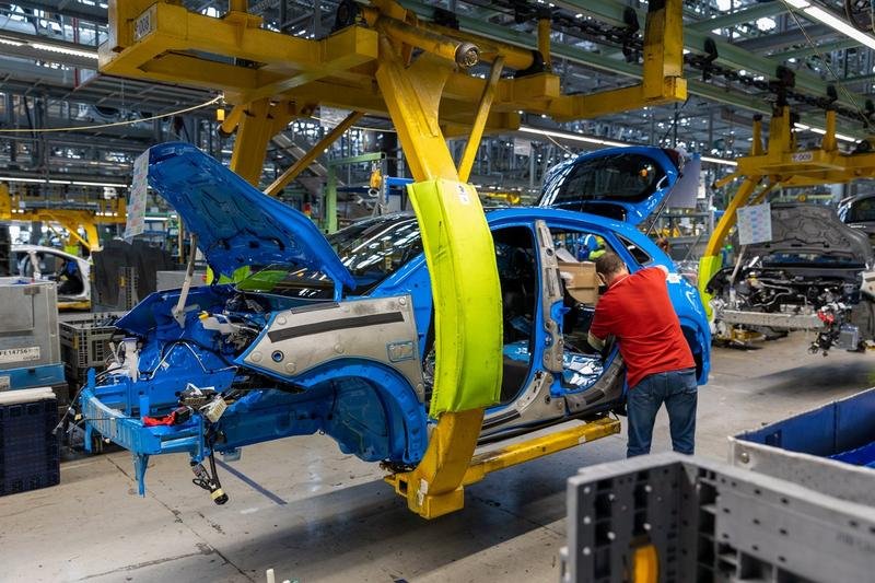 Producţia industrială a României a scăzut în primele opt luni ale anului 2025