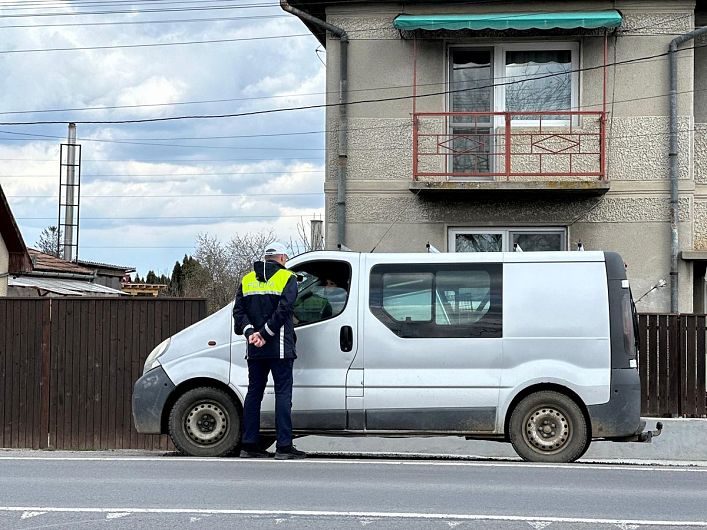 Tânăr prins la volan cu permisul suspendat, reținut de polițiști în Întorsura Buzăului