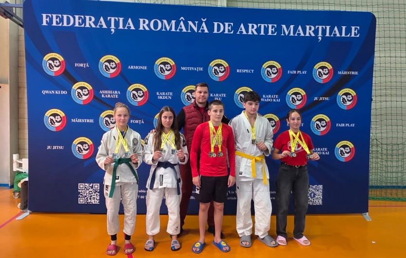 Sportivii Clubului Show Time au câștigat 15 medalii la Cupa Kokoro Brașov