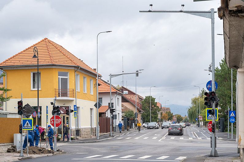 Primăria Sfântu Gheorghe pune în funcțiune treptată noul sistem de semaforizare