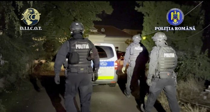 46 de percheziții în zece județe într-un dosar de falsificare documente