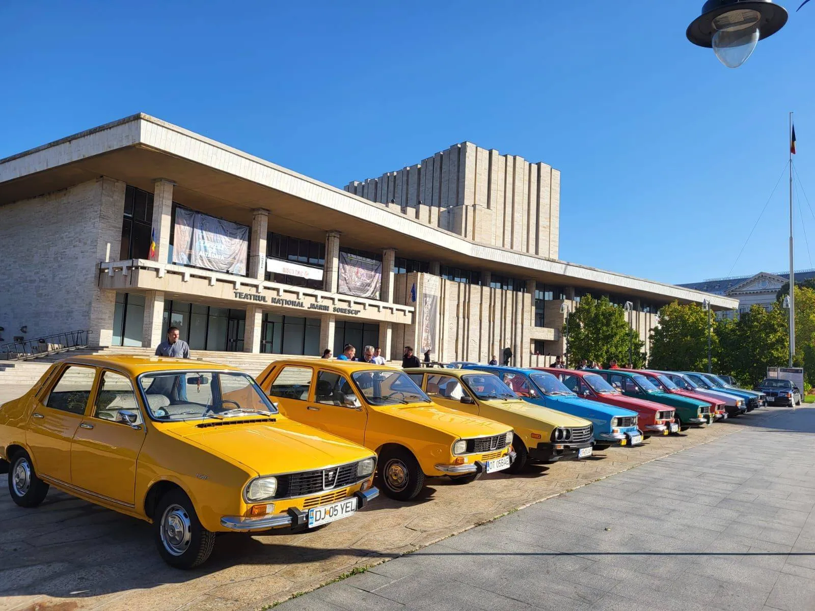 Retroparada Toamnei 2025 aduce la lumină mașinile istorice pentru public