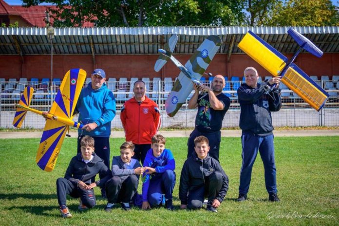 Elevii Centrului Cultural Vrancea au participat la Cupa României la aeromodelism