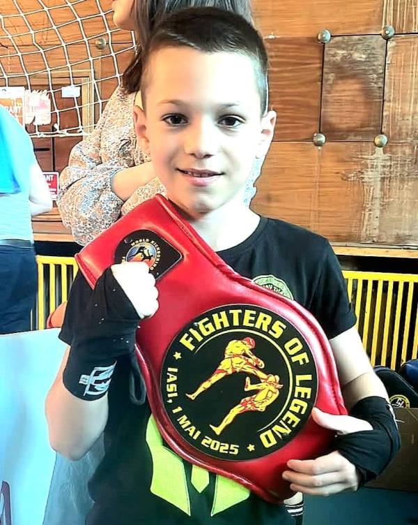 Patrick Cimbală, copilul din Adjud cu peste 50 de medalii de aur la kickboxing