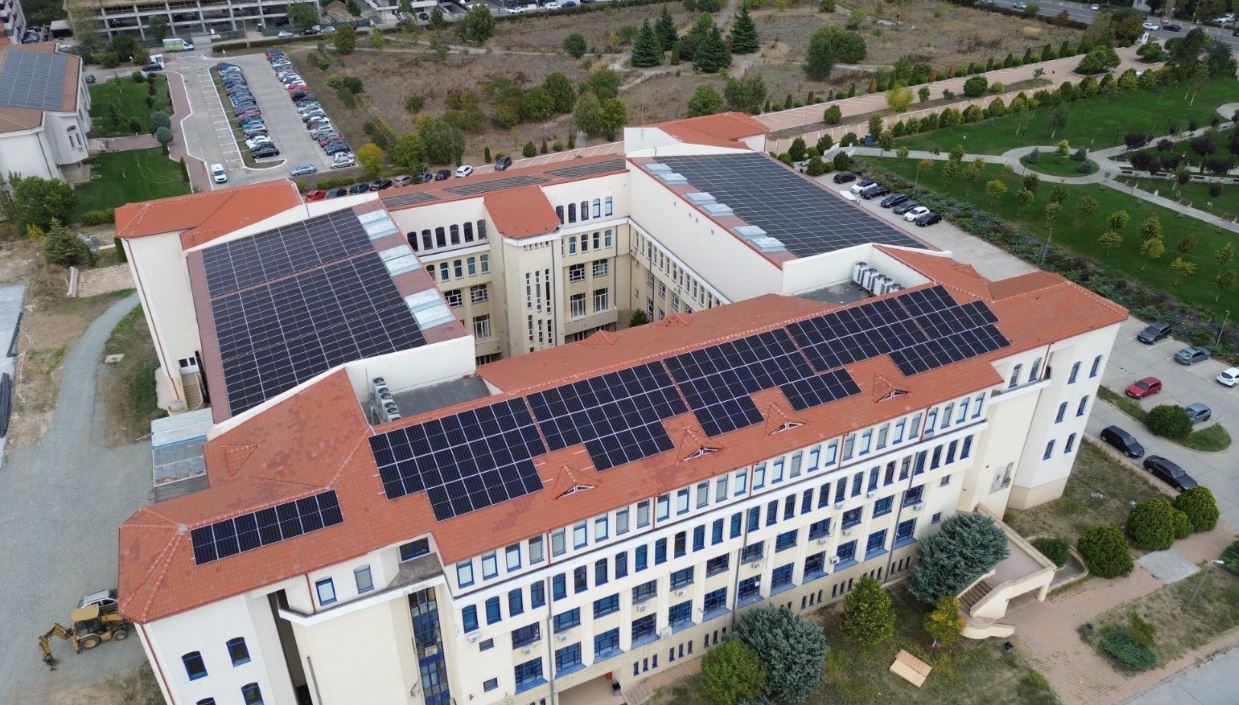 Universitatea Ovidius din Constanța își asigură peste 90% din consumul electric prin panouri fotovoltaice