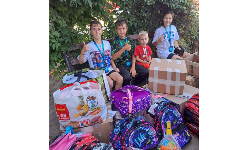 Asociația „Îngerii lui Costel” sprijină o familie cu zece copii din Gemenele