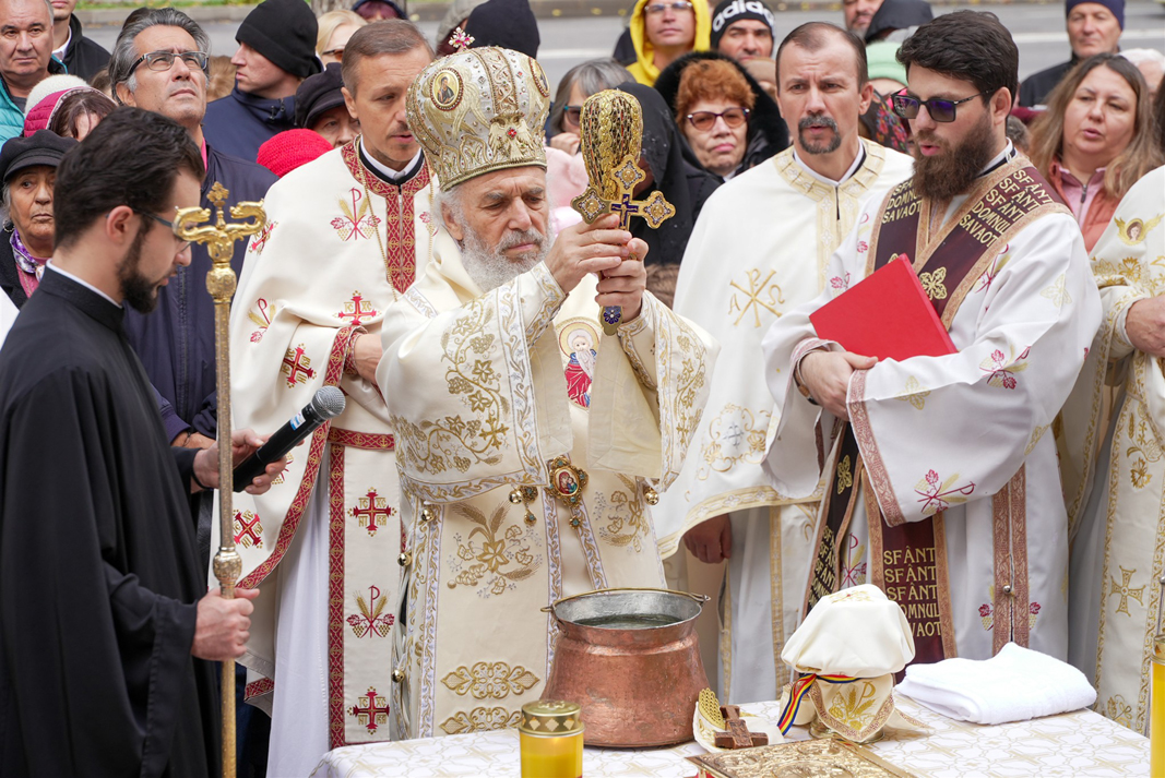 Înaltpreasfințitul Casian a sfințit biserica „Sfinții Trei Ierarhi” din Brăila