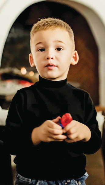 Băiat de patru ani din Prahova are nevoie urgentă de operație pentru o malformație gravă