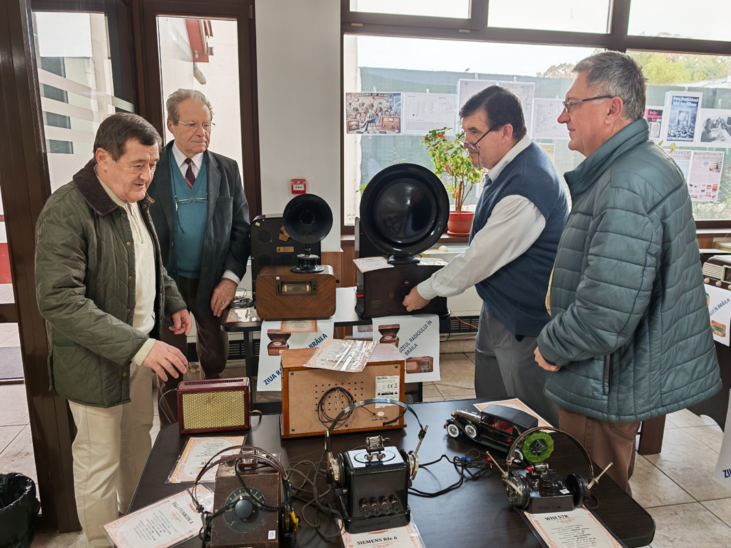 Expoziție de radiouri vechi, perfect funcționale, la Casa Pensionarilor „Ana Aslan” Brăila