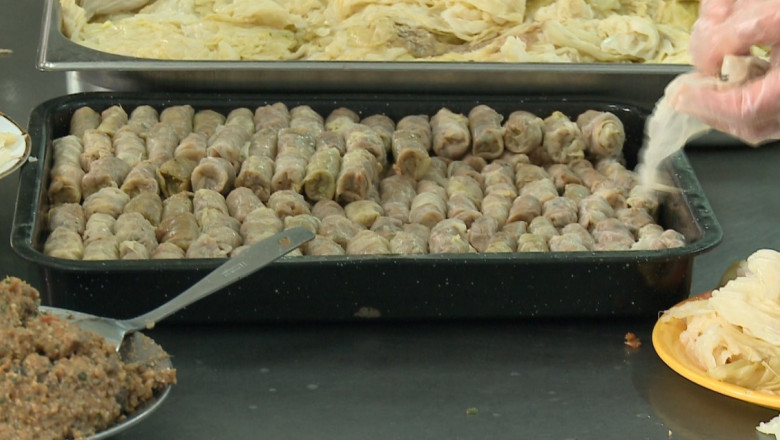 La Iași se pregătesc 60.000 de sarmale pentru pelerinii Sfintei Parascheva