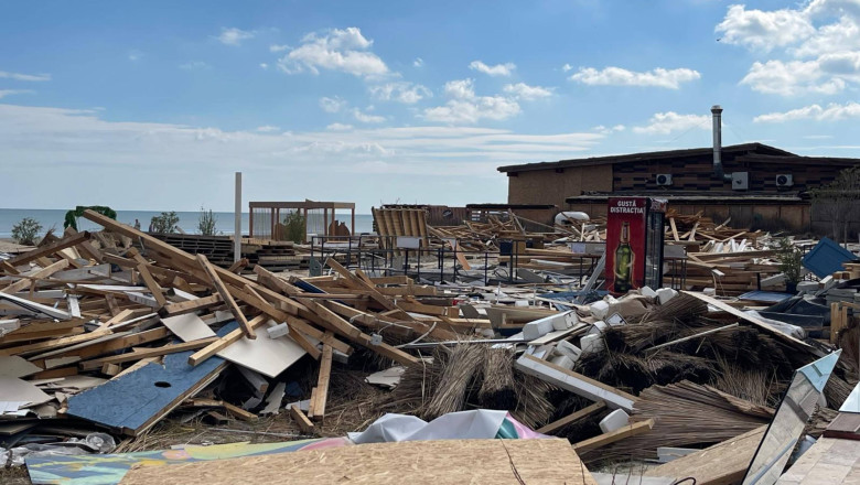Operatorii de plajă au demolat construcțiile după expirarea contractelor pe litoral