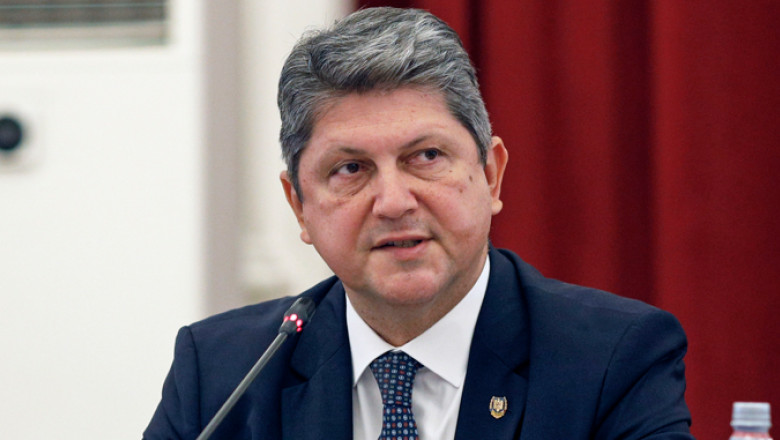 Titus Corlăţean discută cu Grindeanu, dar nu confirmă dacă părăseşte PSD