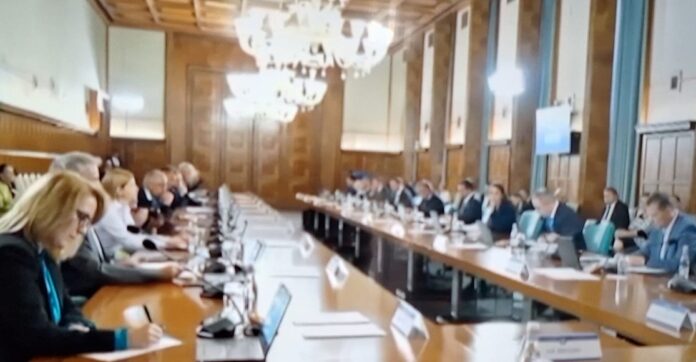 Guvernul Bolojan discută peste 40 de proiecte și memorandumuri în ședința de astăzi