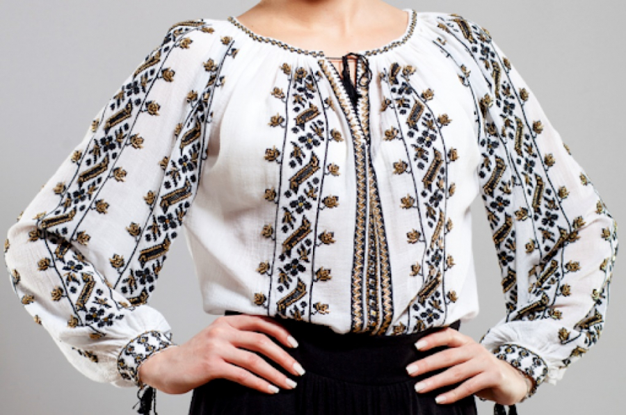 Cămașa cu altiță, exponatul lunii la Muzeul de Istorie „Paul Păltănea” din Galați