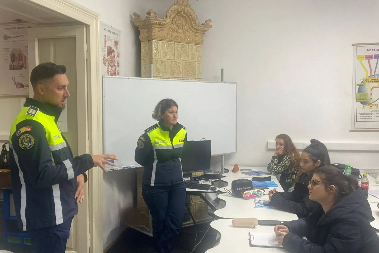 Poliția Dolj desfășoară campanii pentru siguranța elevilor în școli