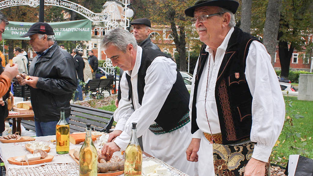 Festivalul Răchiei și al Bucatelor Tradiționale revine la Băile Herculane în octombrie 2025