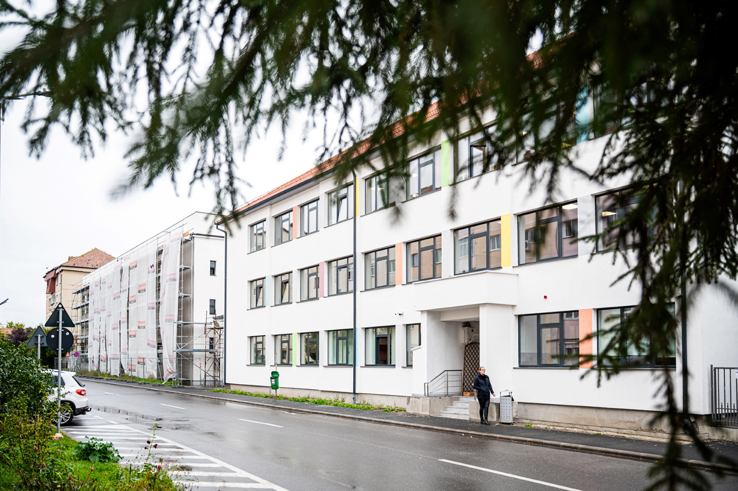 Lucrările de eficientizare energetică de la Liceul Onisifor Ghibu, realizate în proporție de 85%