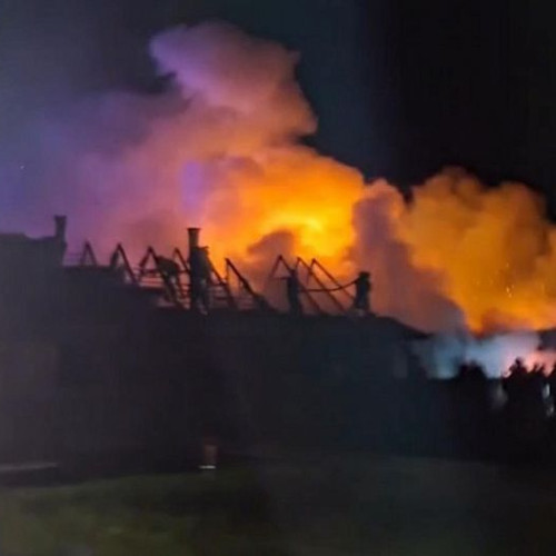 Incendiu puternic în Zagon: familie rămasă fără locuință după un scurtcircuit