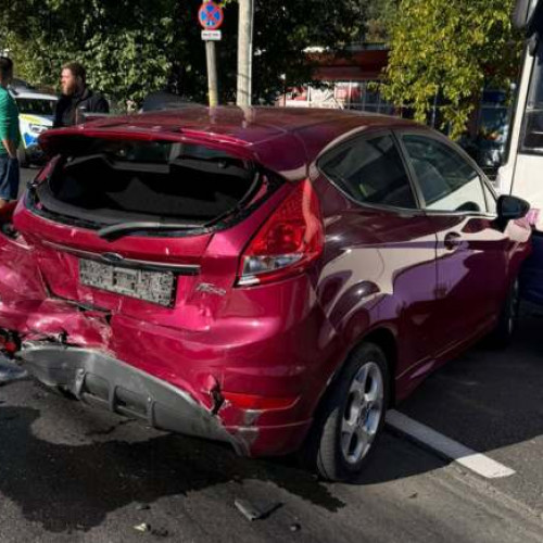 Accident pe Calea Dorobanților din Timișoara soldat cu rănirea unei conducătoare auto