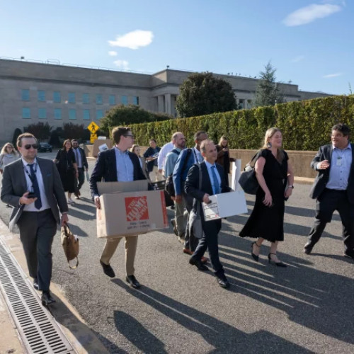 Zeci de jurnaliști părăsesc Pentagonul după impunerea unor restricții stricte