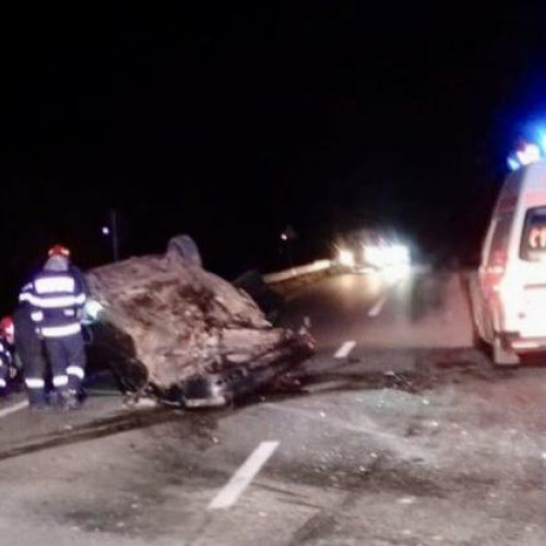 Mașină răsturnată în județul Botoșani după ce a lovit un autoturism parcat
