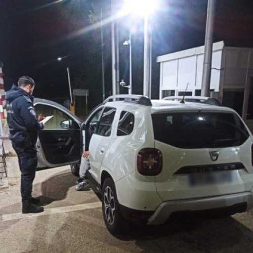 Tânăr cercetat după ce a încercat să ajute un prieten cu un autoturism furat