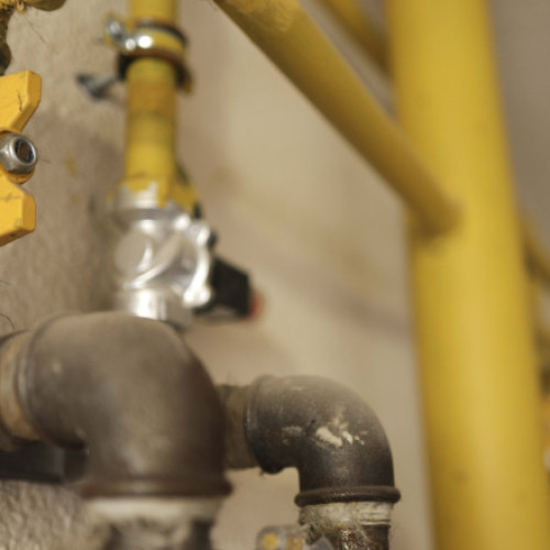 Locatarii unui bloc din Târgu Mureș au reclamat miros de gaz, alimentarea fiind întreruptă