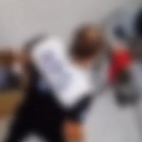 Agent de securitate reținut după ce a lovit un bărbat acuzat de furt în mall