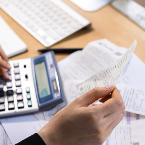 Scădere semnificativă a încrederii mediului de afaceri în economia românească