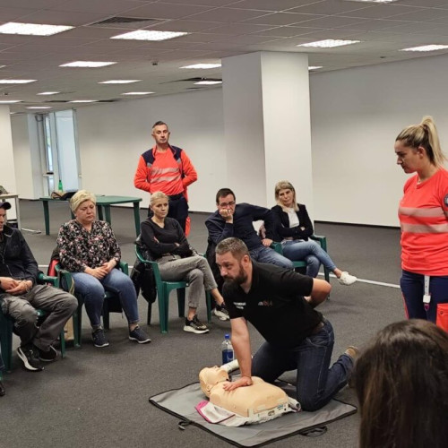 Cursuri de prim ajutor organizate în București de Ziua Resuscitării Cardiopulmonare