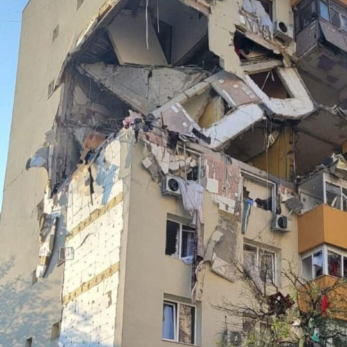 Bloc avariat grav după explozie în Calea Rahovei, va fi demolat