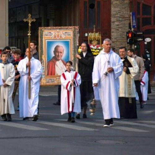 Procesiune dedicată Sfântului Ioan Paul al II-lea în București, condusă de ÎPS Aurel Percă