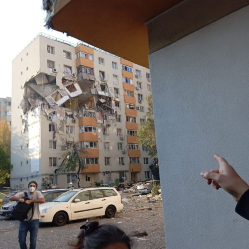 Restricții de circulație menținute după explozia de pe Calea Rahovei din Capitală