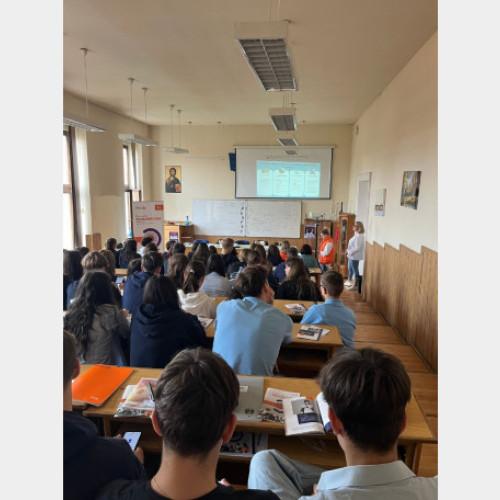 Elevii de la Gojdu și Ghibu pot câștiga mii de euro la concursul Ora de Banometrie