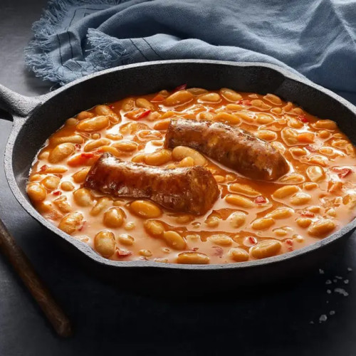 Carrefour retrage de la vânzare fasole cu cârnați din cauza unui corp străin