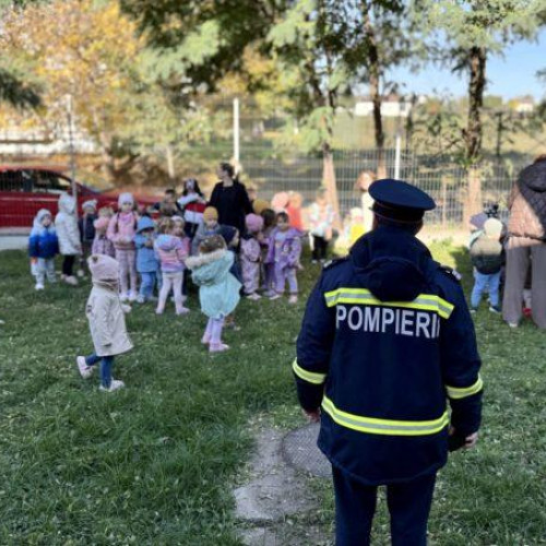 Exercițiu de evacuare în caz de incendiu la Grădinița nr. 22 din Botoșani