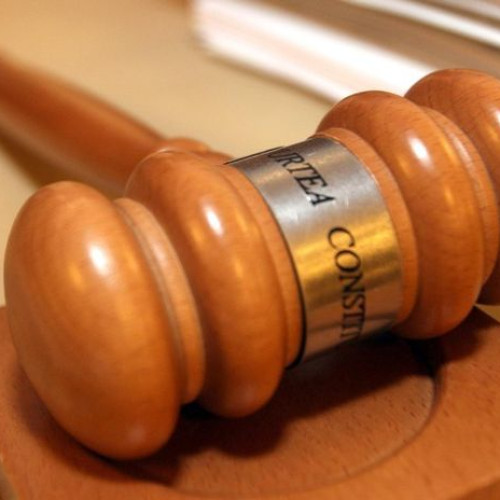 Curtea Constituţională admite obiecţia de neconstituţionalitate privind pensiile de serviciu