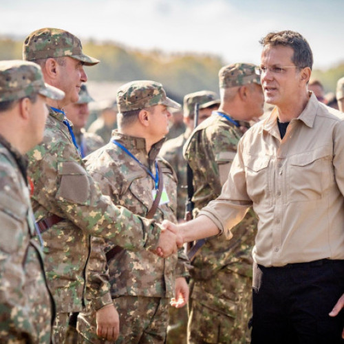 Ionuț Moșteanu afirmă că este ministru civil și colaborează cu militari profesioniști