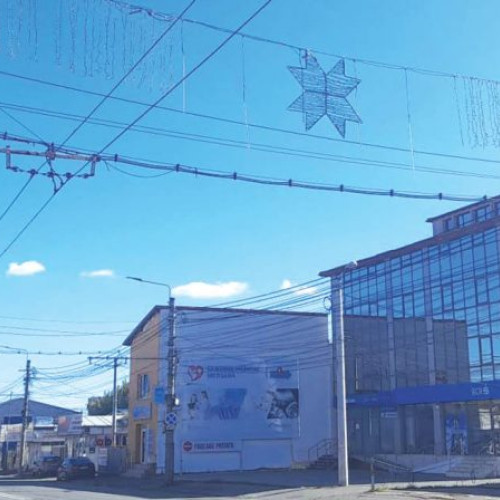 Încep montajele instalațiilor de Crăciun în Ploiești înainte de aprinderea luminilor