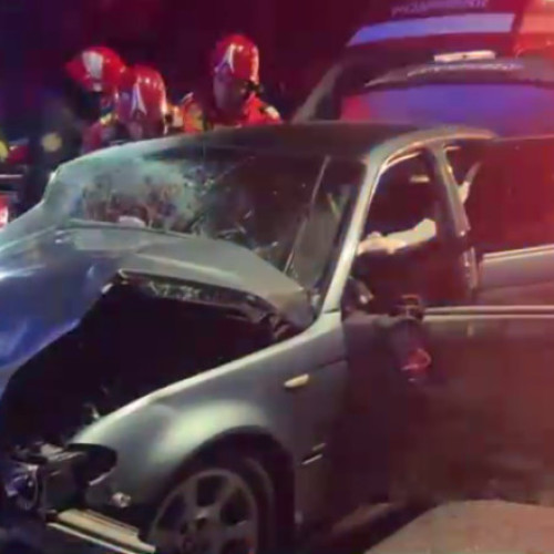 Accident cu cinci mașini în Craiova: trei persoane rănite și mașini complet distruse