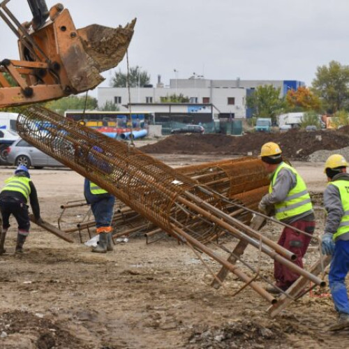 Finalizarea montării pilonilor pentru protecția apeductului pe Drumul Roții