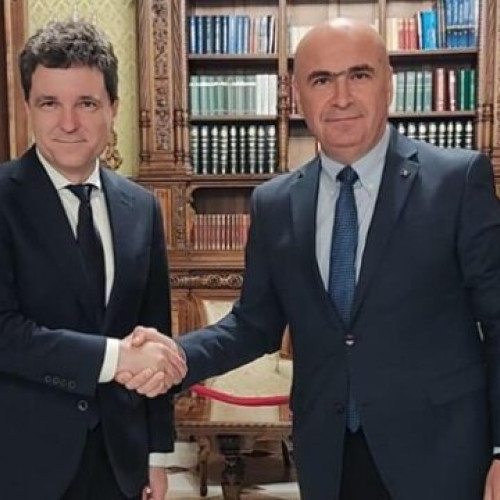 Nicuşor Dan susține că premierul Bolojan nu trebuie să demisioneze după decizia CCR