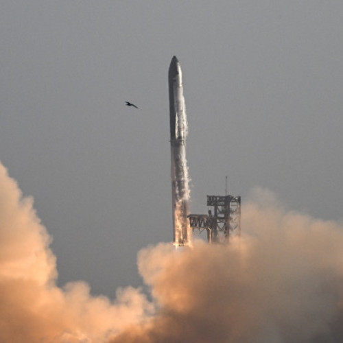 SpaceX riscă să piardă contractul cu NASA pentru misiunea Artemis 3 din cauza întârzierilor