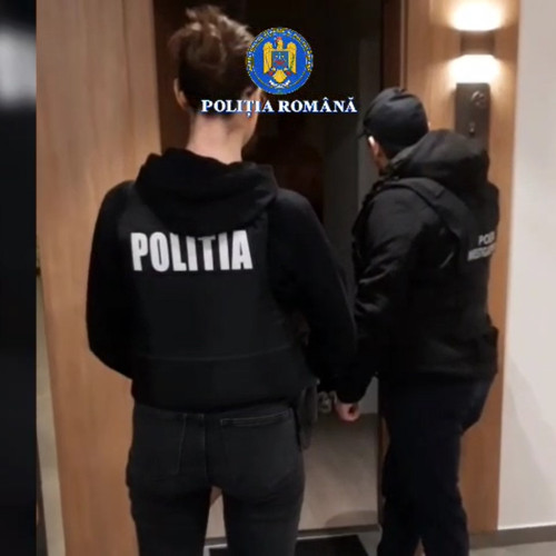 Percheziții în trei județe pentru o rețea de contrabandă cu bijuterii și metale prețioase