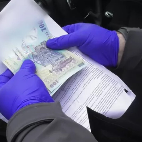 Polițiști din Botoșani au refuzat o mită și au raportat fapta la 0800.806.806