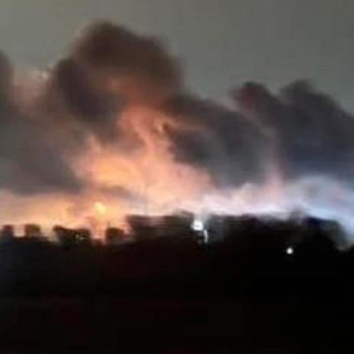 Incendiu la rafinăria principală din Ungaria, intervenție nocturnă a pompierilor