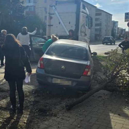 Accident pe bd. Liviu Rebreanu: un șofer rănit și dosar penal deschis