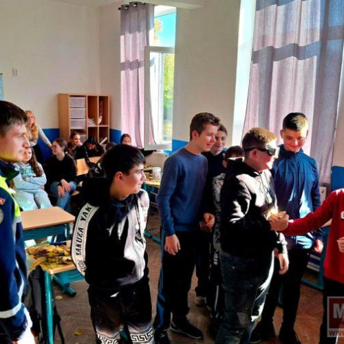 Polițiștii din Mihăileni au desfășurat activități de prevenire în școală