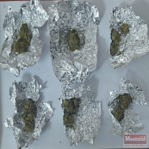 Tânăr prins a doua oară cu droguri în zona parcului Grivița din Botoșani