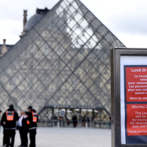 Prejudiciul provocat de furtul bijuteriilor din Luvru, estimat la 88 de milioane de euro